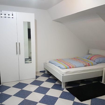 Ruhige Gemuetliche Ferienwohnung In Karlsruhe Daxlanden Fuer Monteure, Pendler, Geschaefsreisen, Wochenendreisen Exterior foto